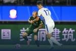 3轮不胜！申花0-0浙江距榜首1分 路易斯倒钩中框卢卡斯失良机